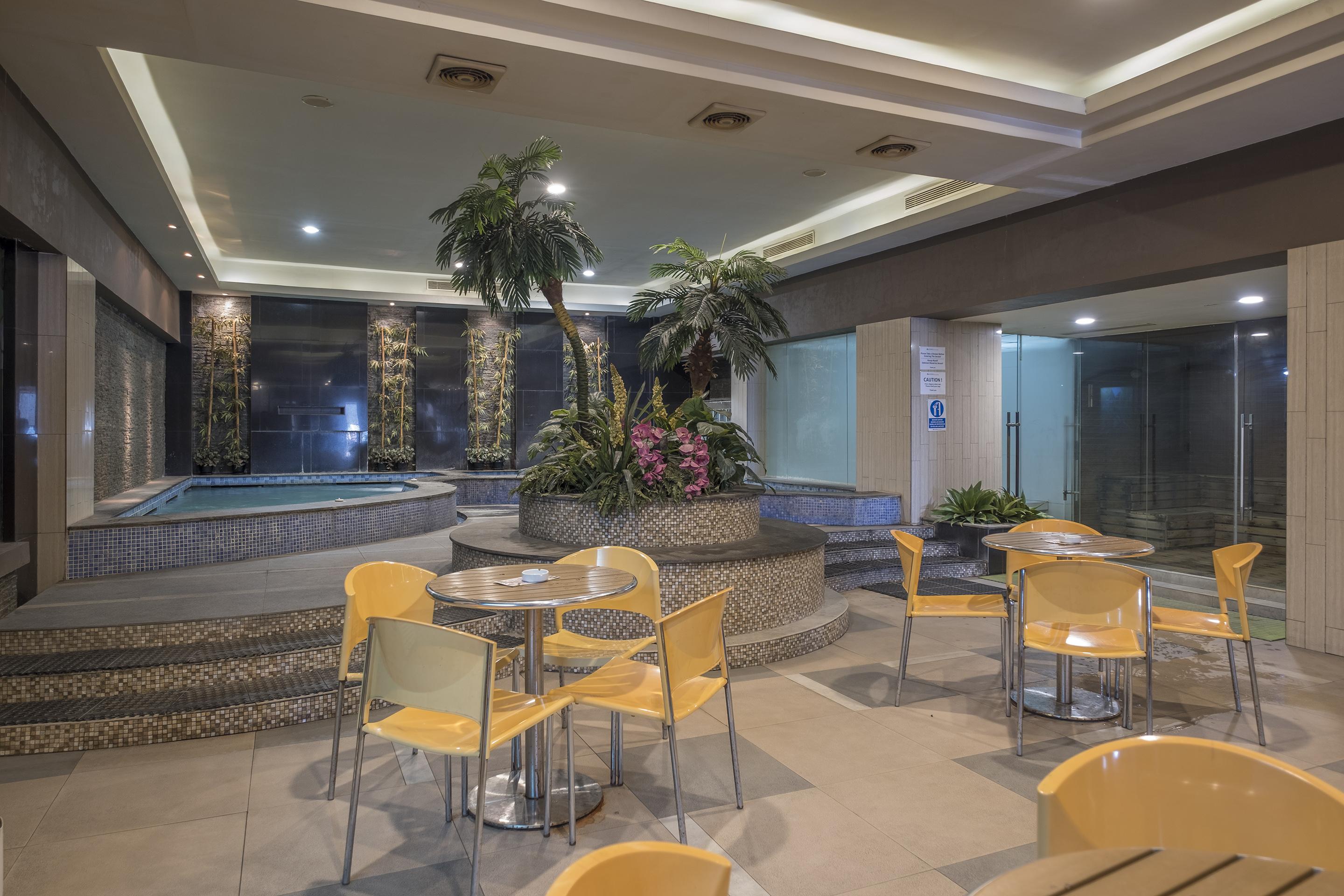Aswin Hotel And Spa Makassar Exterior photo