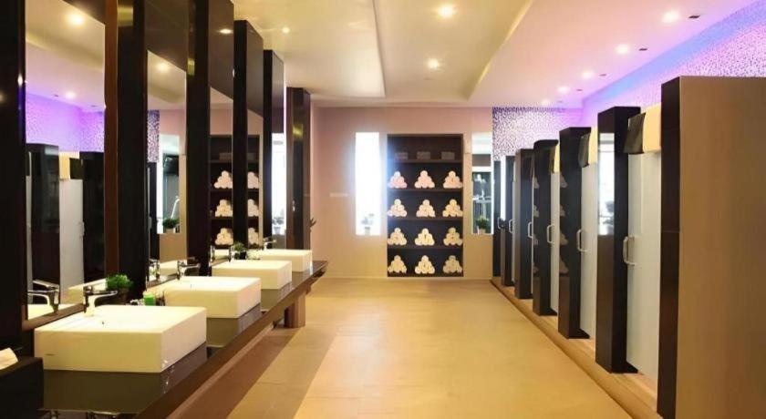 Aswin Hotel And Spa Makassar Exterior photo