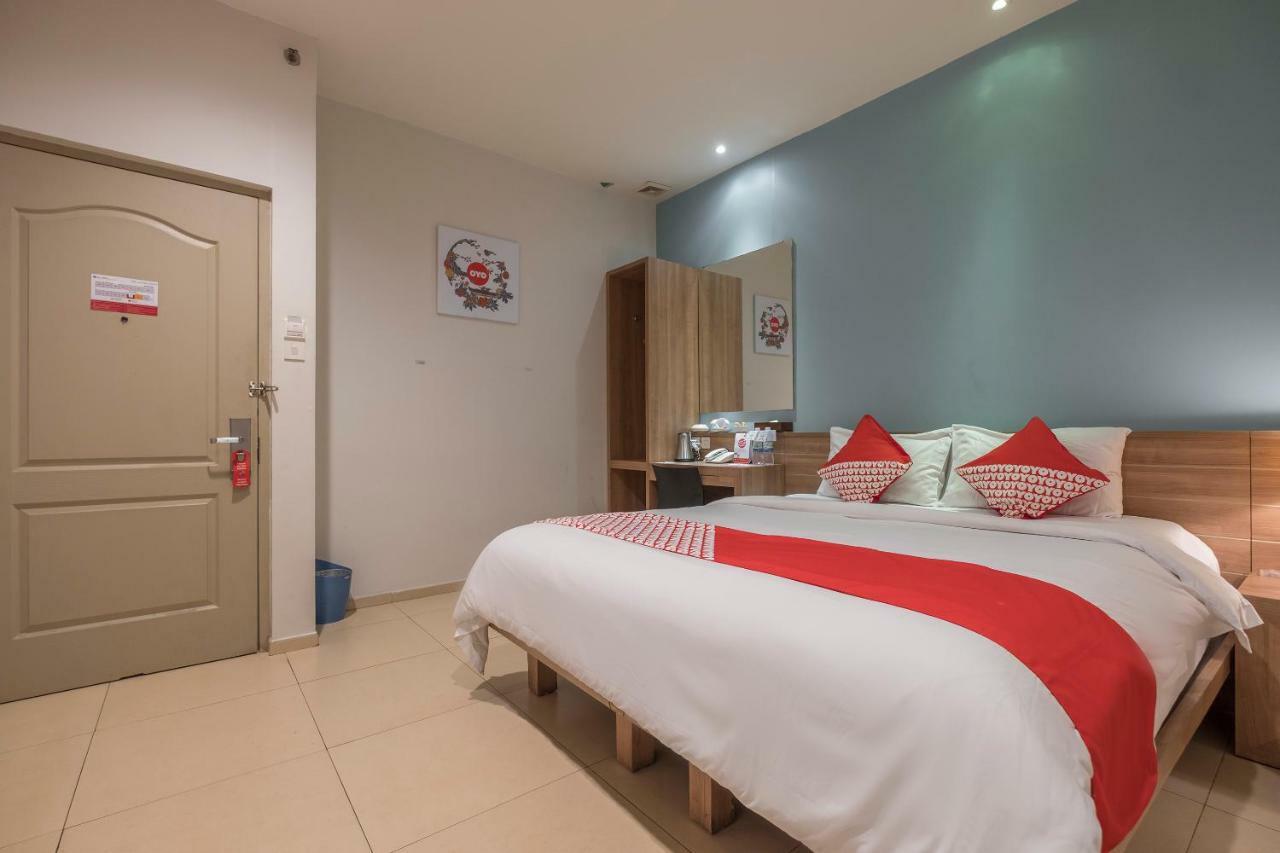 Aswin Hotel And Spa Makassar Exterior photo